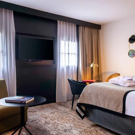 Mercure La Cite Hotel 4*