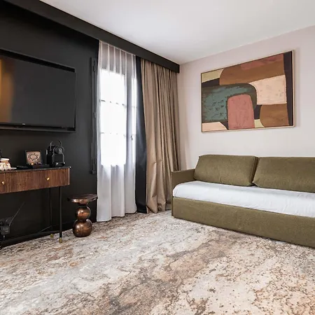 Mercure La Cite ホテル 4*