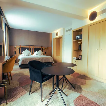 Mercure La Cite 4*