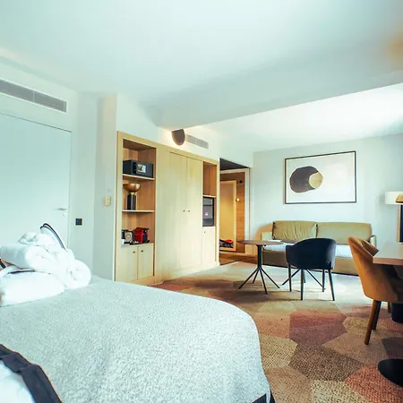Hotel Mercure La Cite 4*