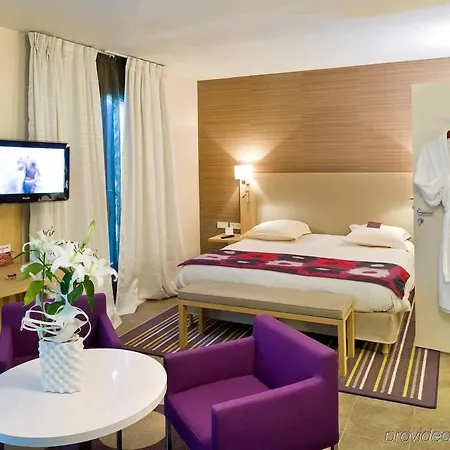 Mercure La Cite Hotel 4*