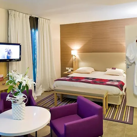 Mercure La Cité 4*